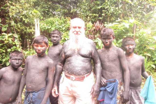 La vita del pugliese �Jos�": in Amazzonia fra trib� che mangiano le ceneri dei morti